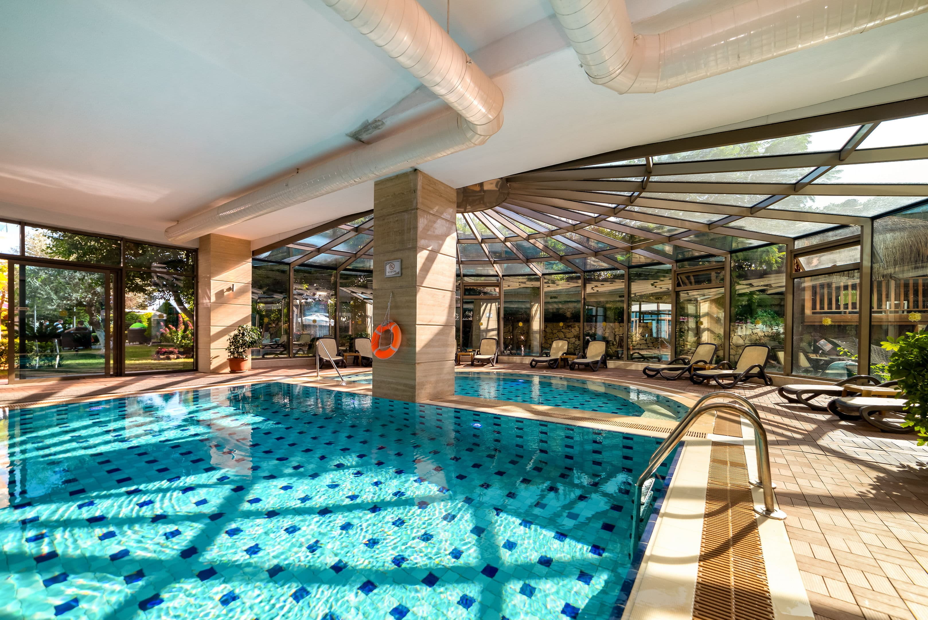 Commodore Elite Suites - 21