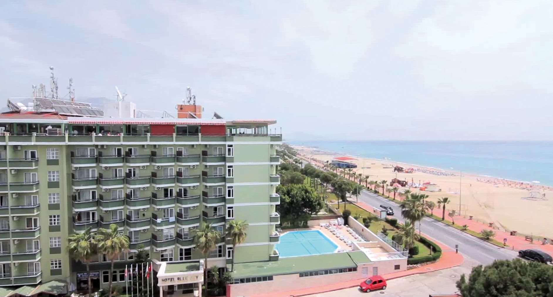 Big Blue Sky Hotel - 3