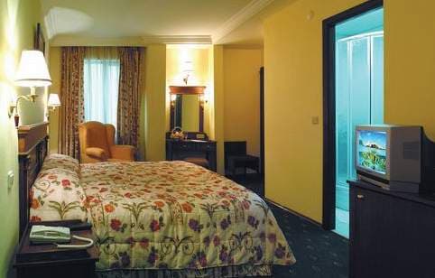 Golden Crown Hotel - 57