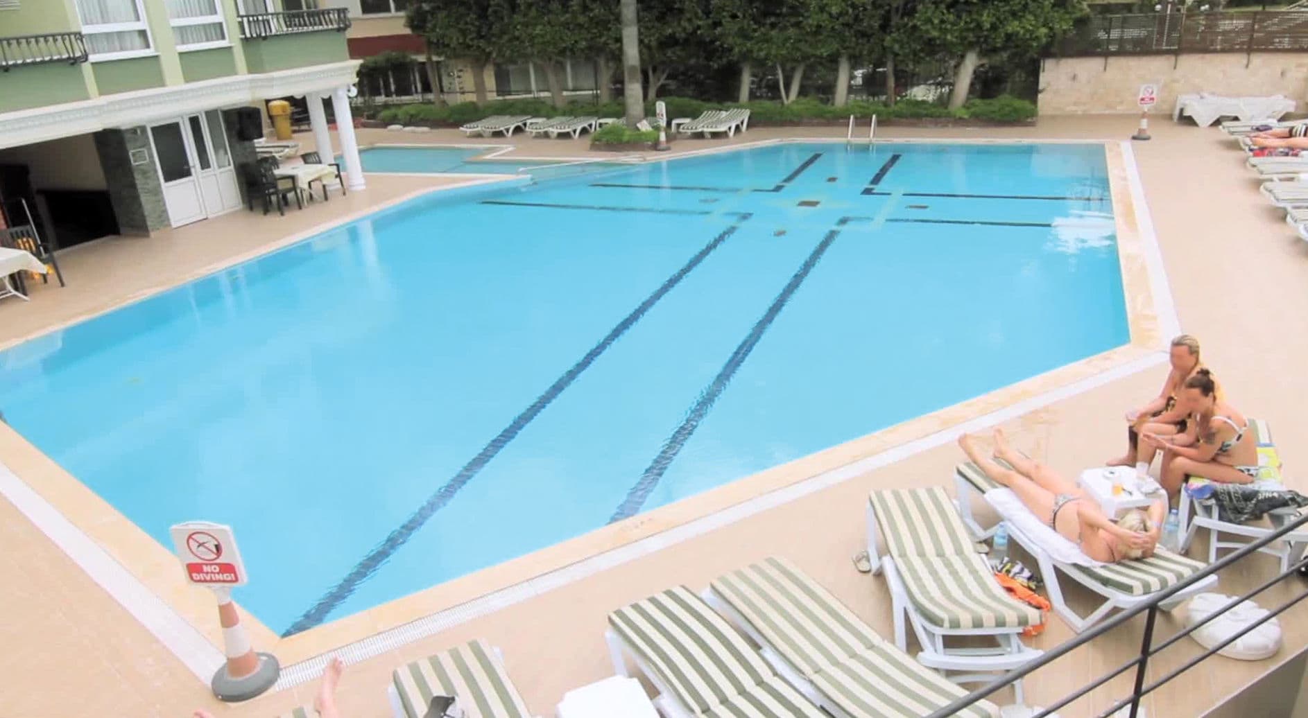 Big Blue Sky Hotel - 4