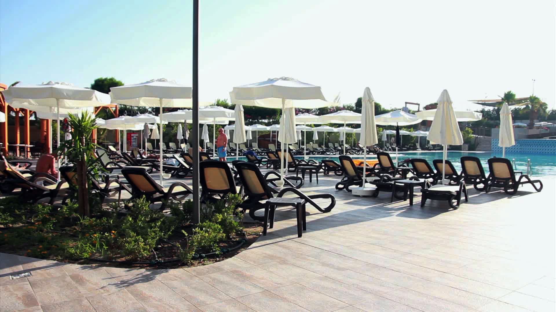 Commodore Elite Suites - 4