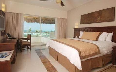 Hotel Bluebay Grand Esmeralda - 2