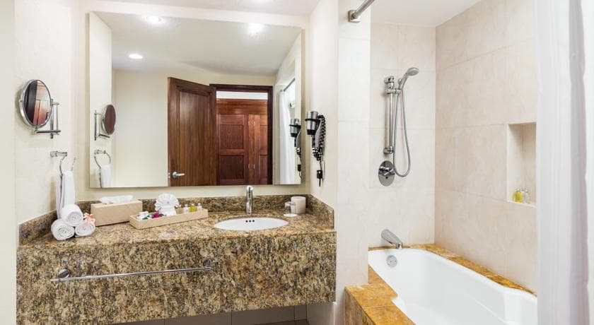 Hotel Bluebay Grand Esmeralda - 10