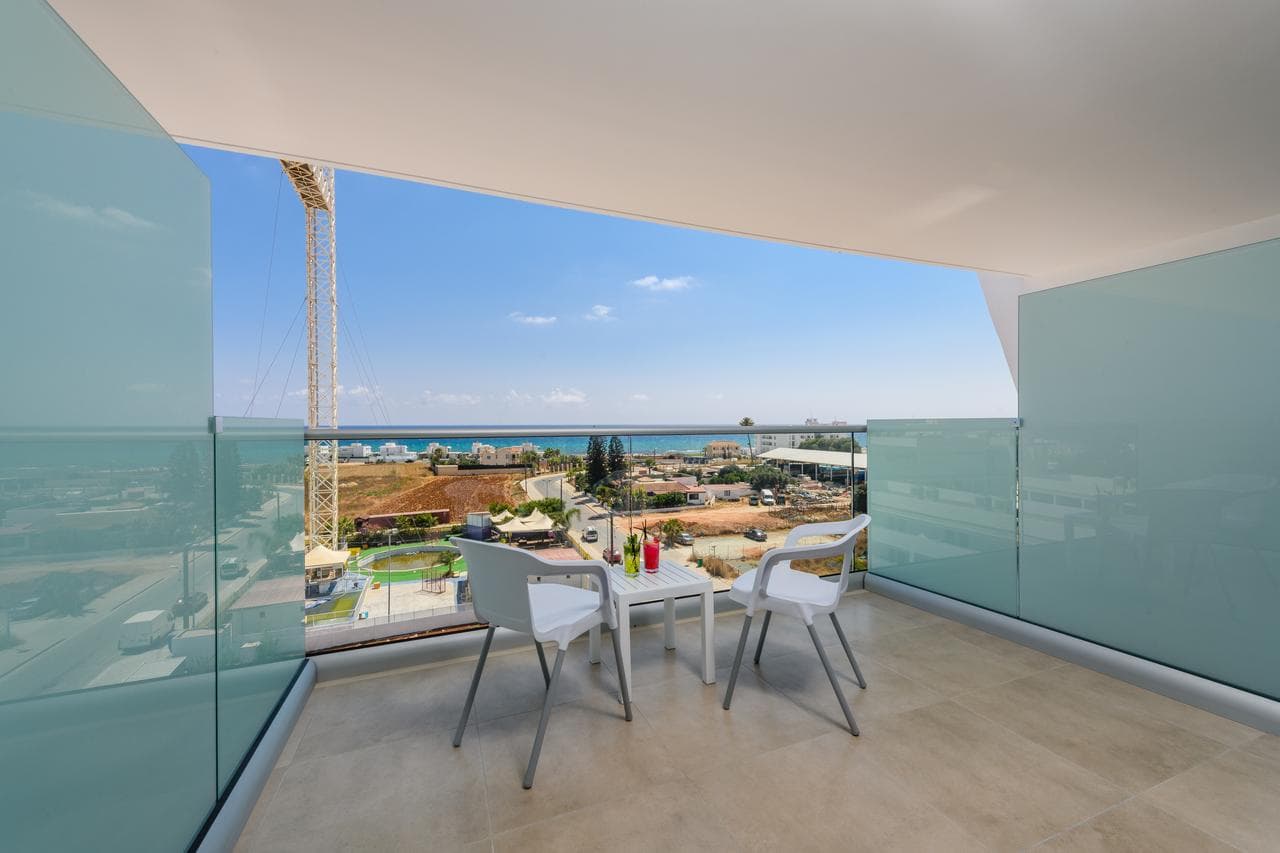 Hotel Seasons by Tasia Maris - 4