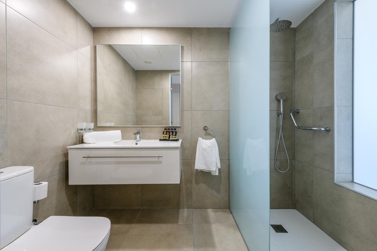 Hotel Seasons by Tasia Maris - 5