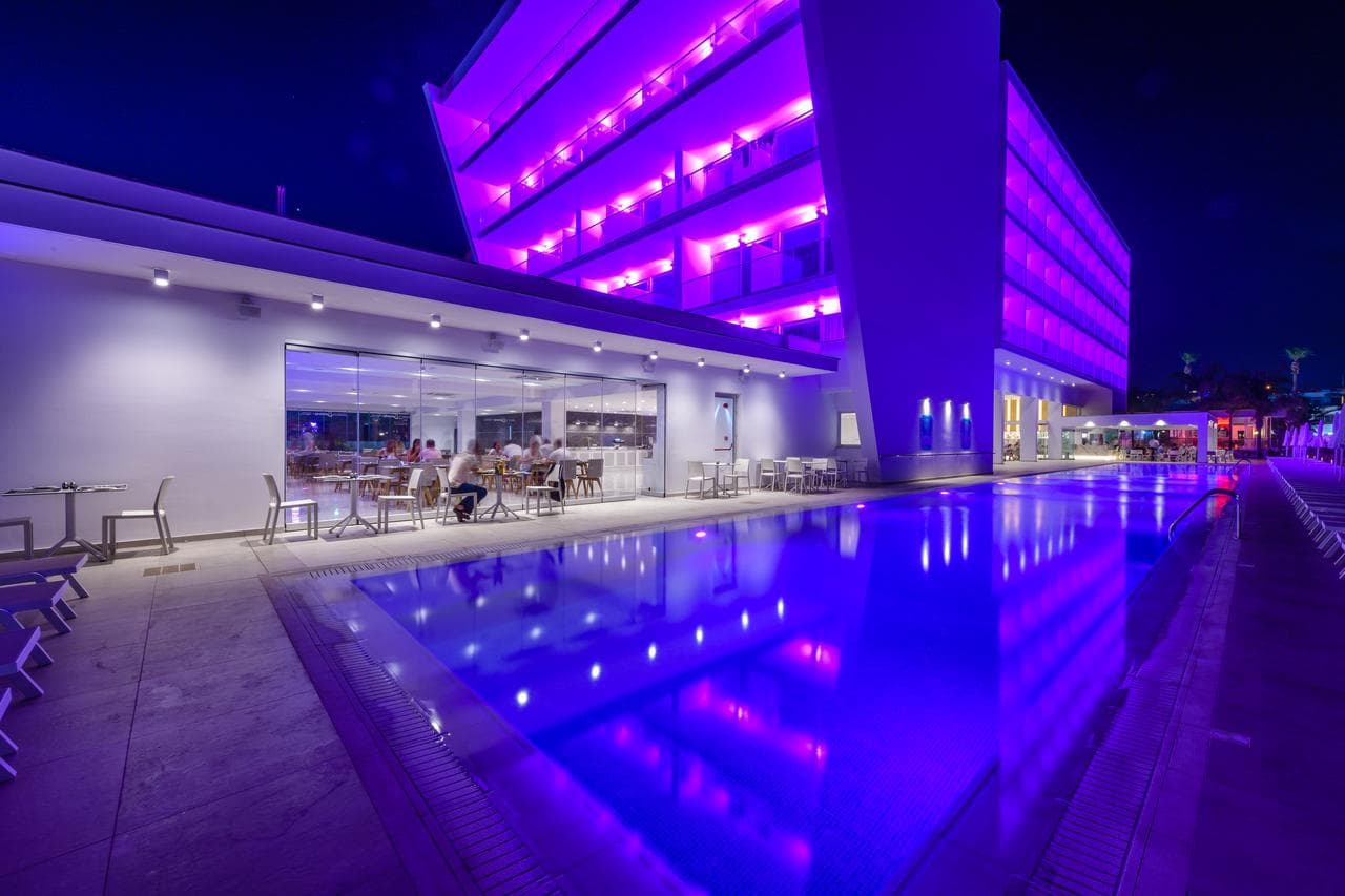 Hotel Seasons by Tasia Maris - 14