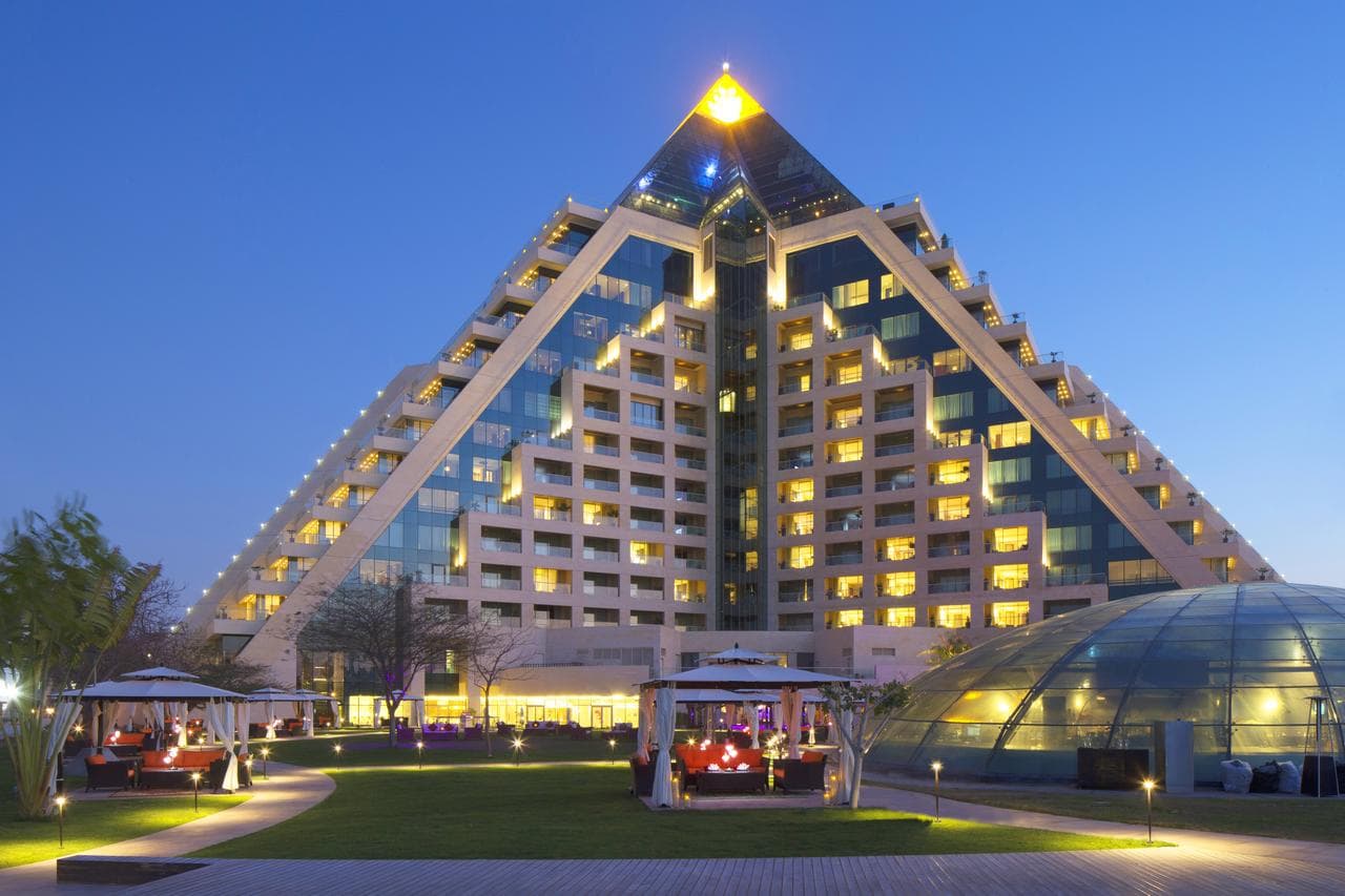 Charter Dubai - Hotel Raffles Dubai