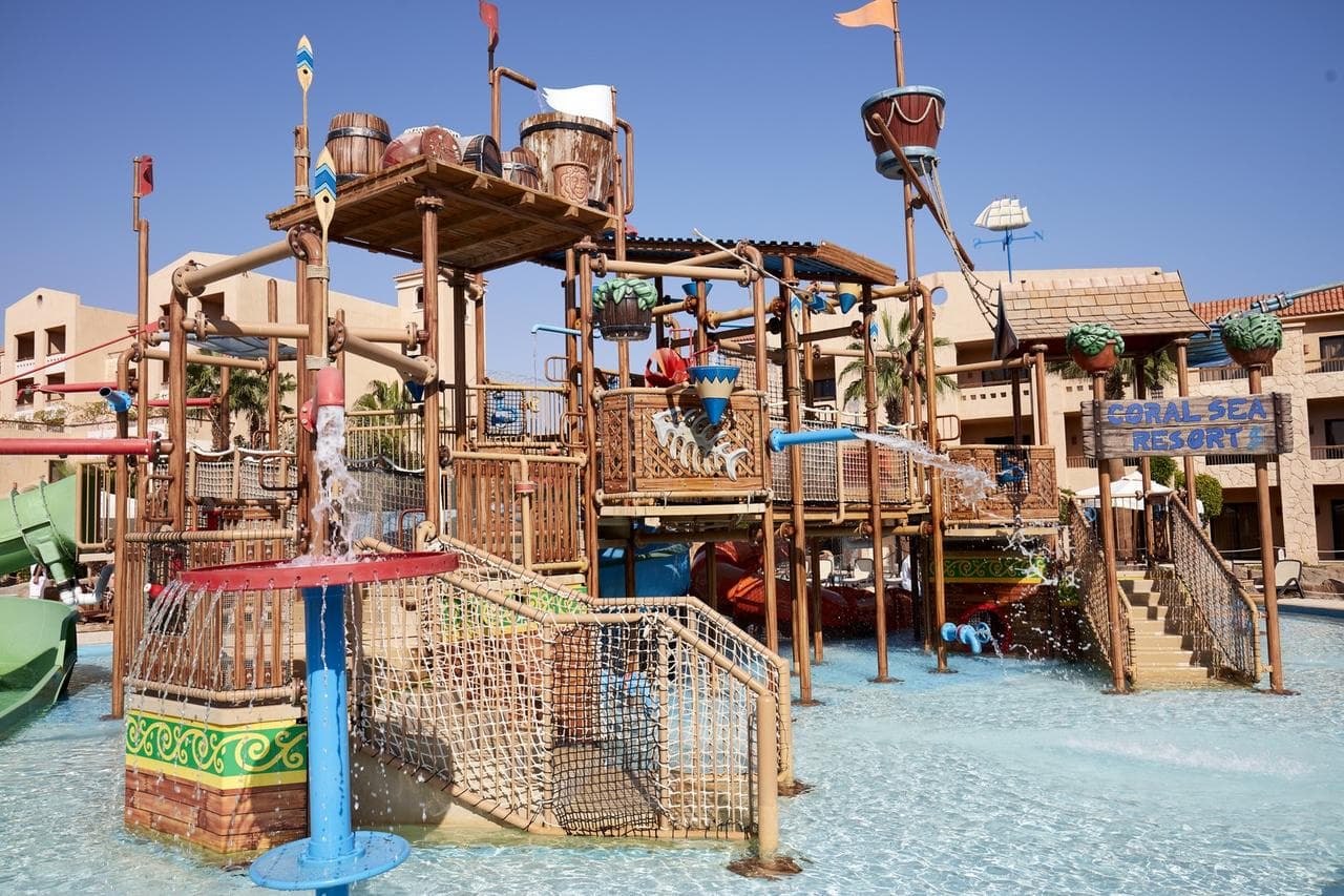 Coral Sea Holiday Resort and Aqua Park - 8