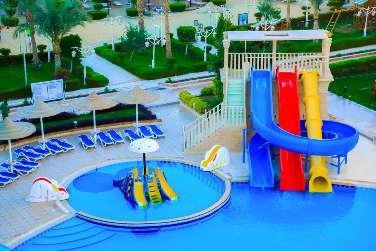AMC Royal Hotel & Spa - 3