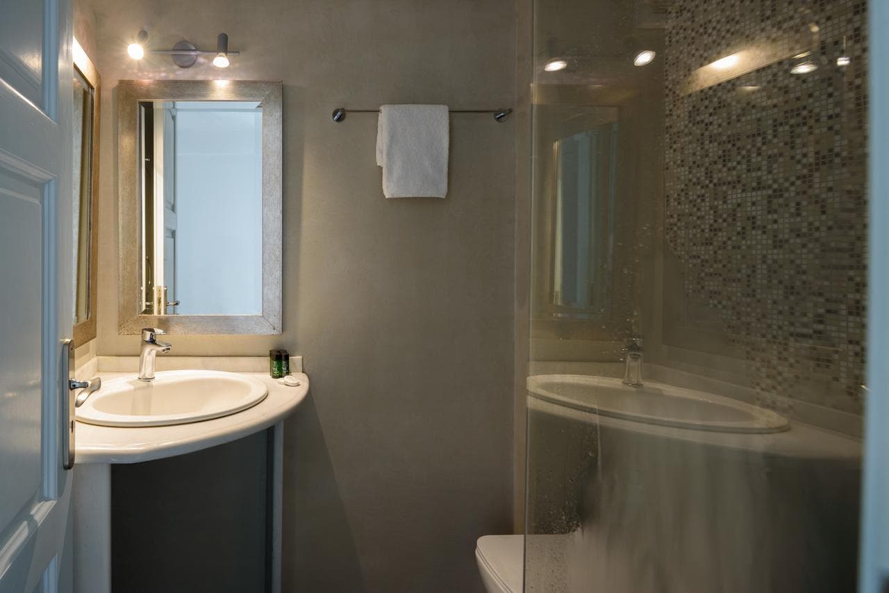 Alesahne Beach Hotel - 4