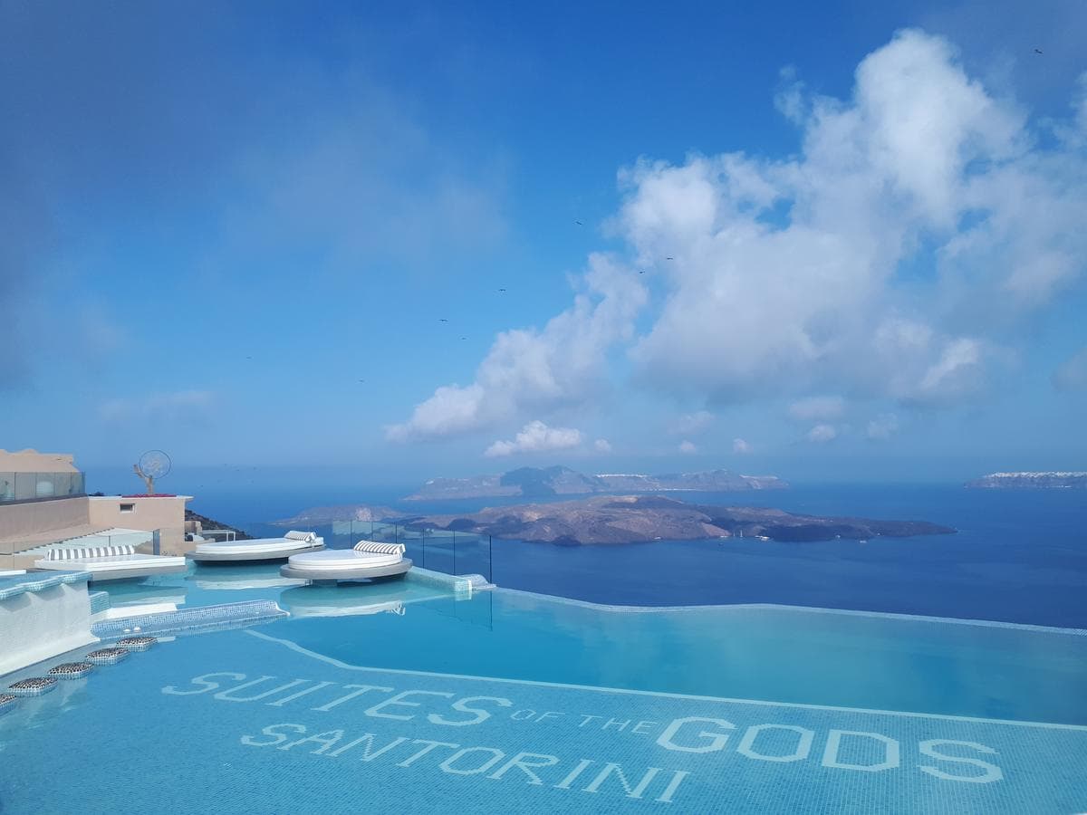Suites of the Gods Cave Spa Hotel - 9