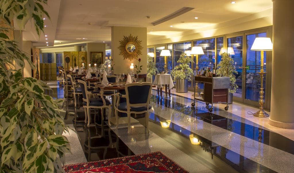 Royal Savoy Hotel - 7