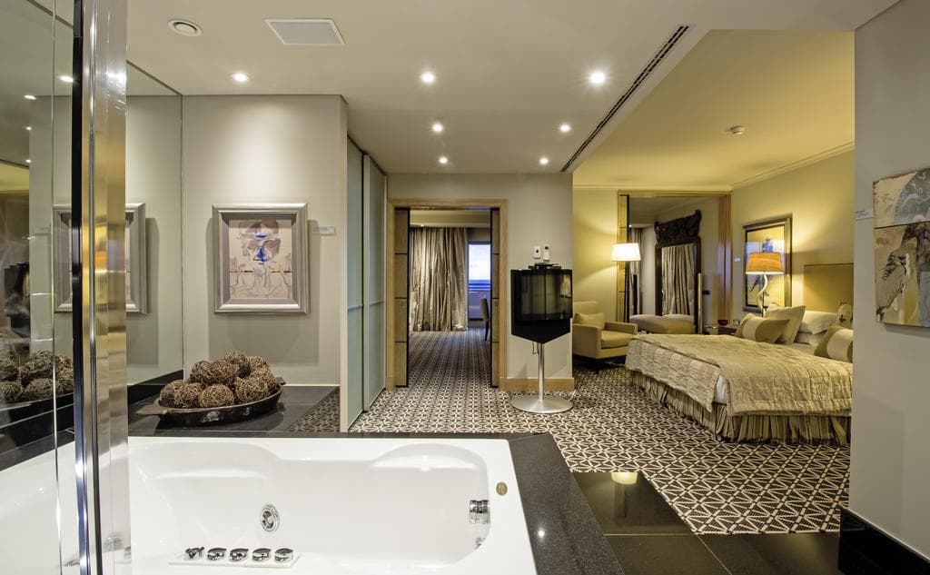 Royal Savoy Hotel - 11