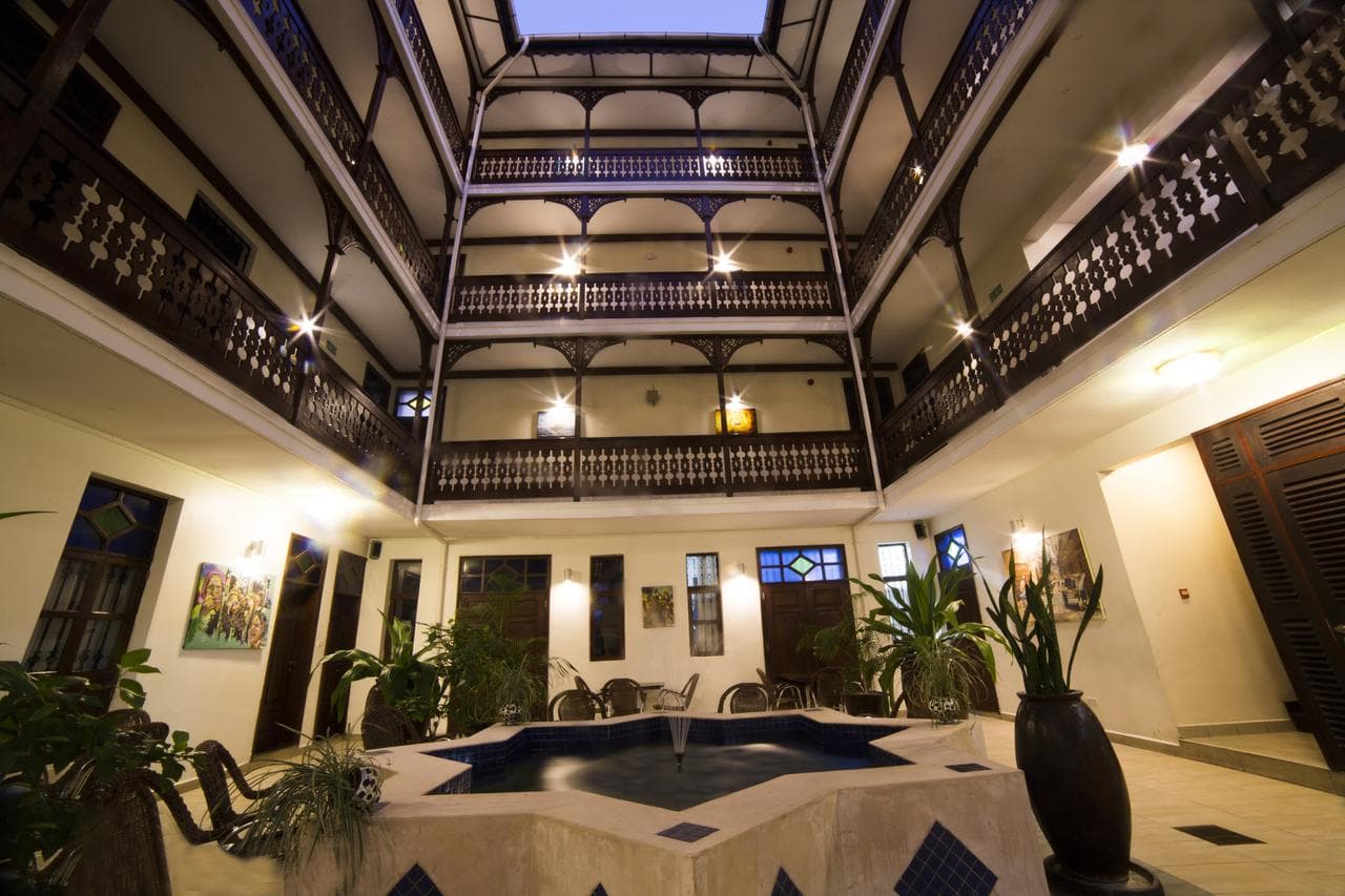 Maru Maru Hotel - 1