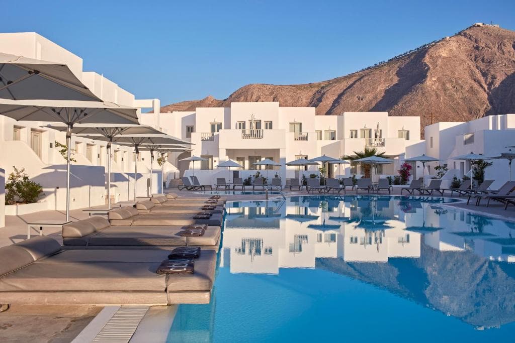 Aqua Blue Beach Hotel - 1