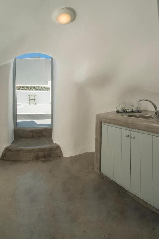 Aqua Serenity Santorini Luxury Suites - 15