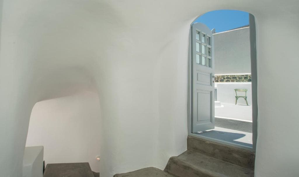 Aqua Serenity Santorini Luxury Suites - 18
