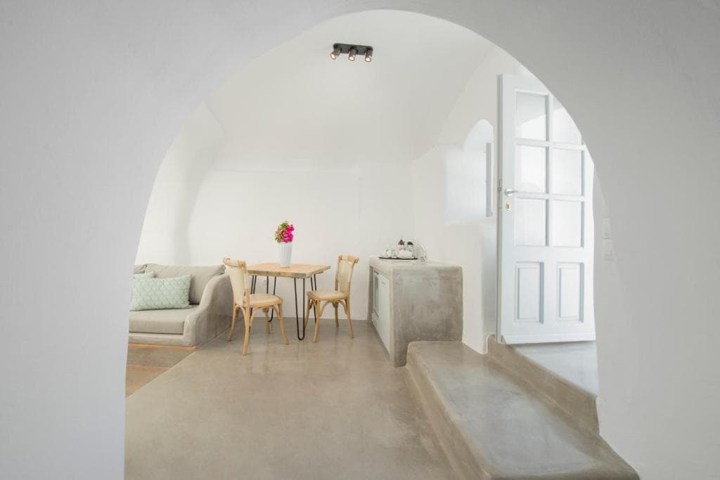 Aqua Serenity Santorini Luxury Suites - 30