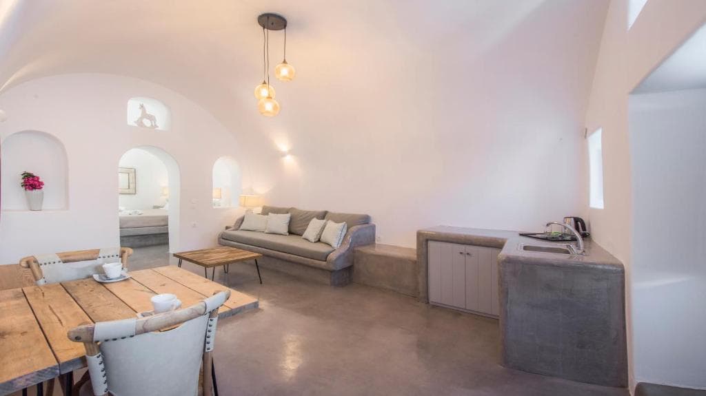 Aqua Serenity Santorini Luxury Suites - 36