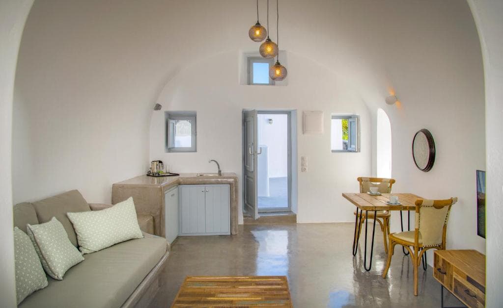 Aqua Serenity Santorini Luxury Suites - 37