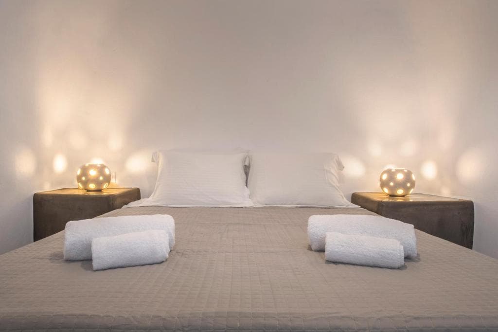 Aqua Serenity Santorini Luxury Suites - 40