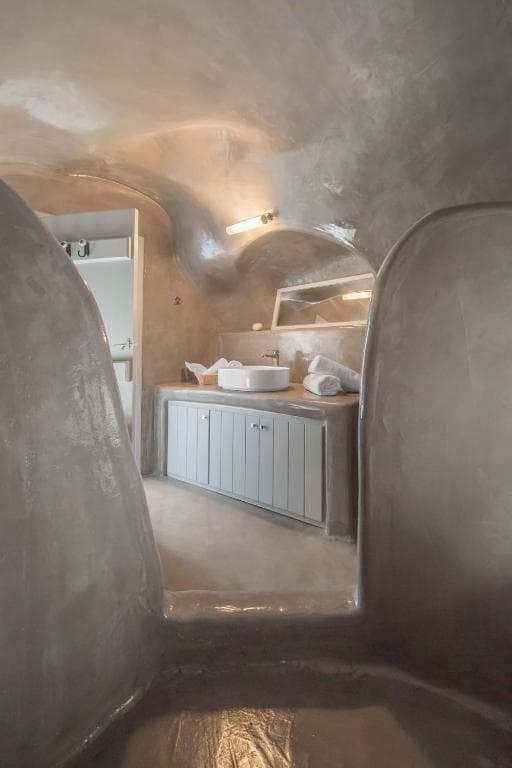 Aqua Serenity Santorini Luxury Suites - 42