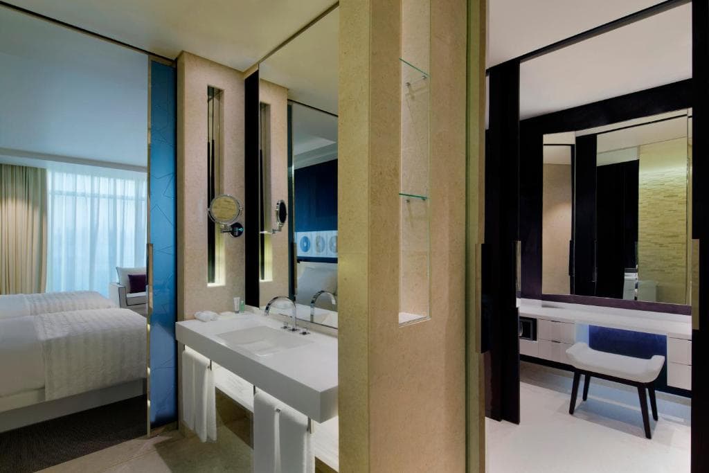 Le Meridien Dubai Hotel & Conference Centre - 24