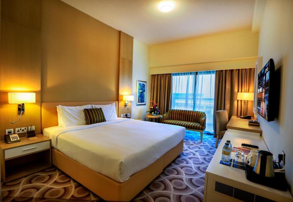 Metropolitan Hotel Dubai - 8