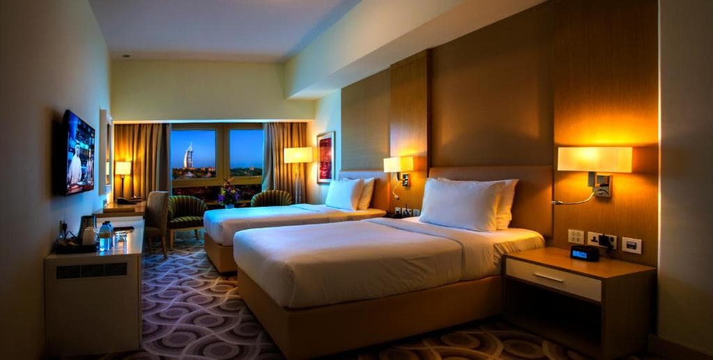 Metropolitan Hotel Dubai - 3