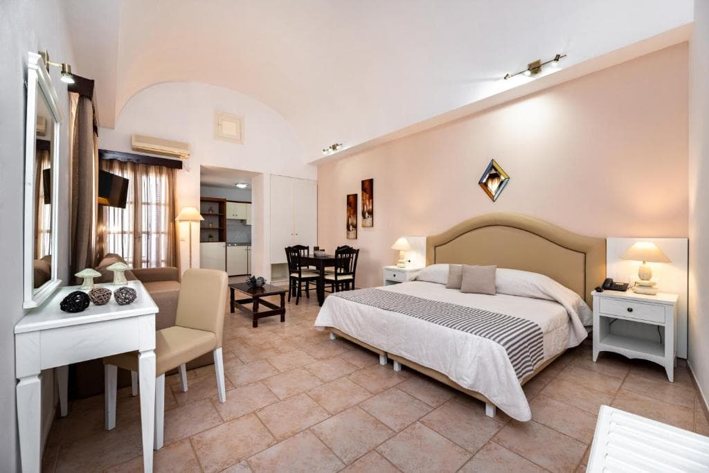 Scorpios Beach Hotel - 3