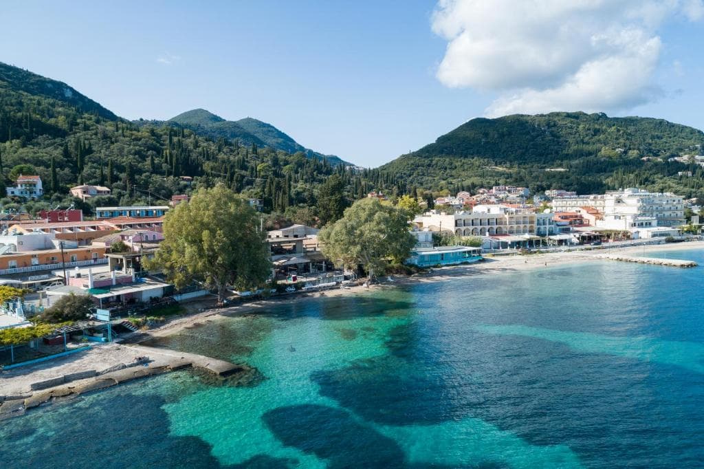 Bella Vista Beach Hotel - 1