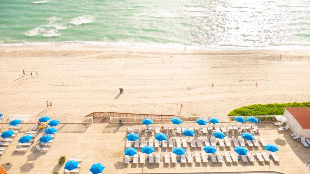 Ramada Plaza Marco Polo Beach Resort - 9