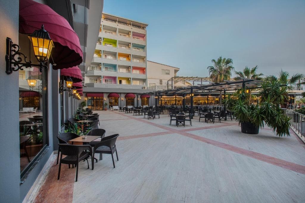 Meridia Beach Hotel - 2