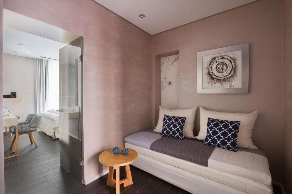 Consolato Boutique - 11