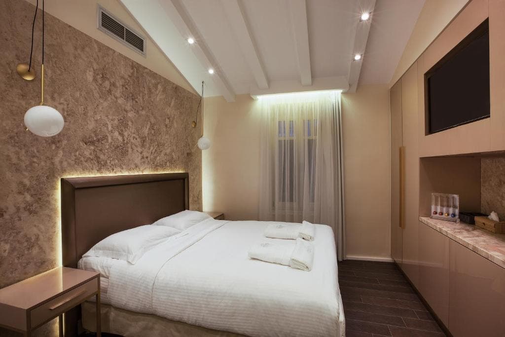 Consolato Boutique - 17