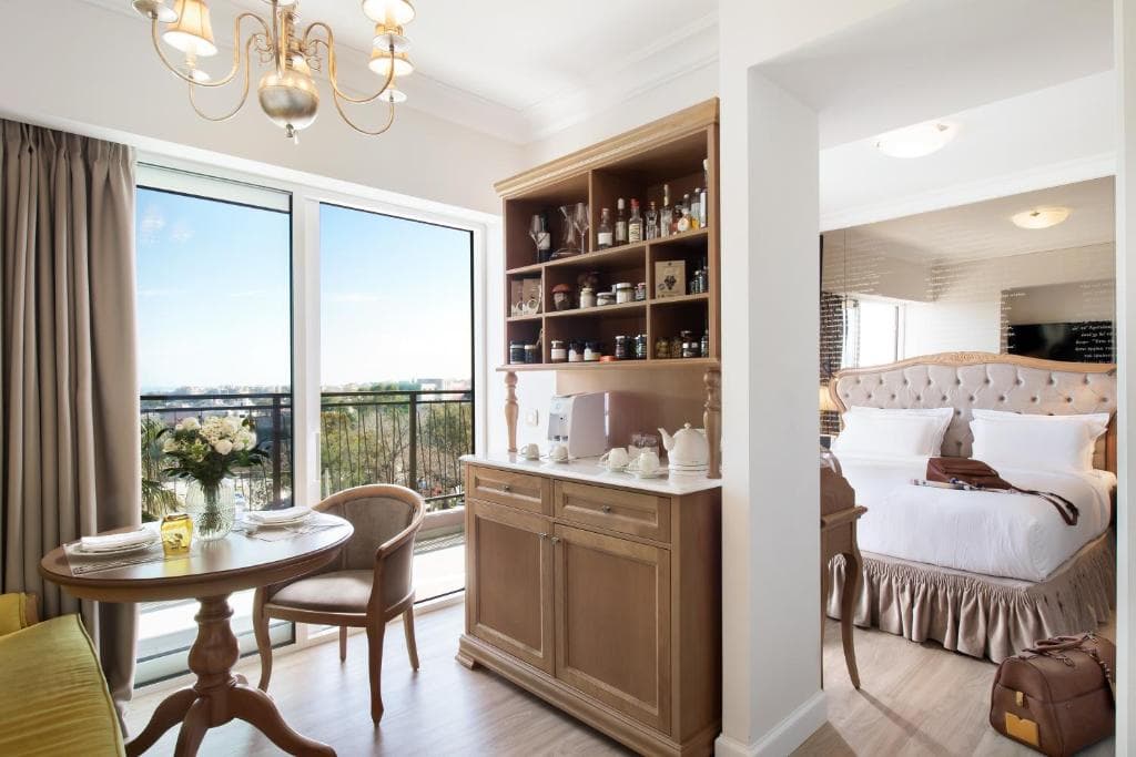 Legacy Gastro Suites - 18