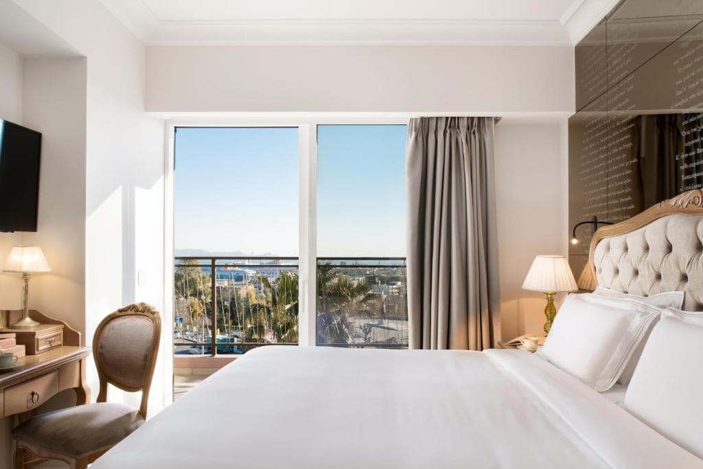 Legacy Gastro Suites - 25