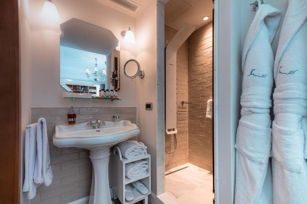 Legacy Gastro Suites - 6