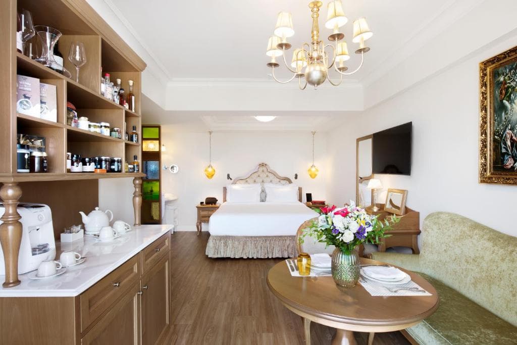 Legacy Gastro Suites - 19
