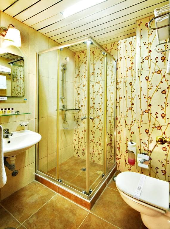 Golden Crown Hotel - 14