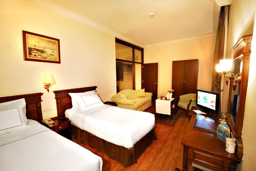 Golden Crown Hotel - 17