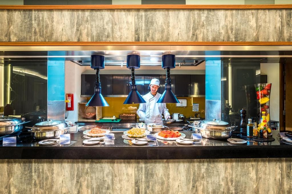 Holiday Inn Phuket Karon Beach Resort - 32
