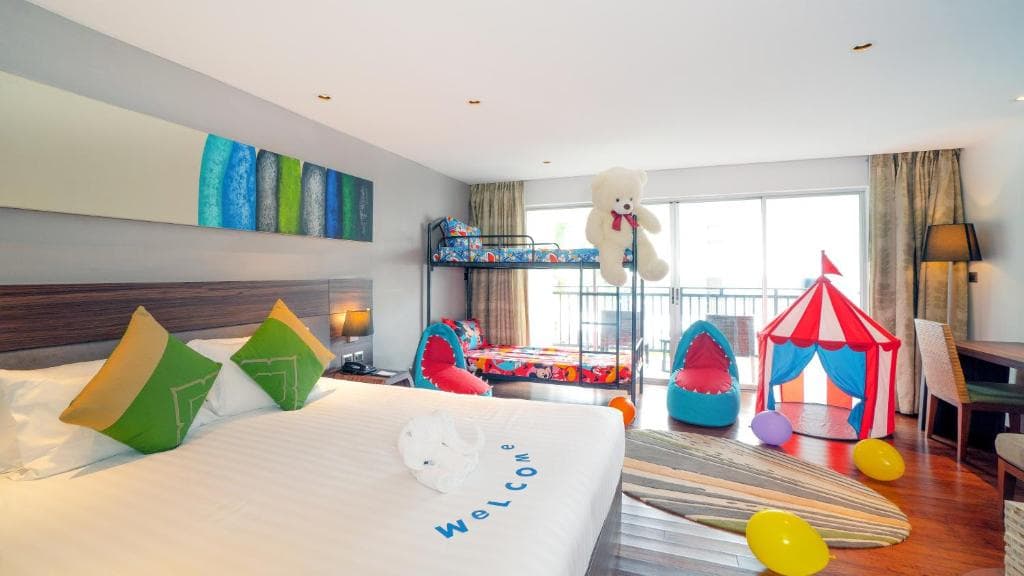 Holiday Inn Phuket Karon Beach Resort - 11