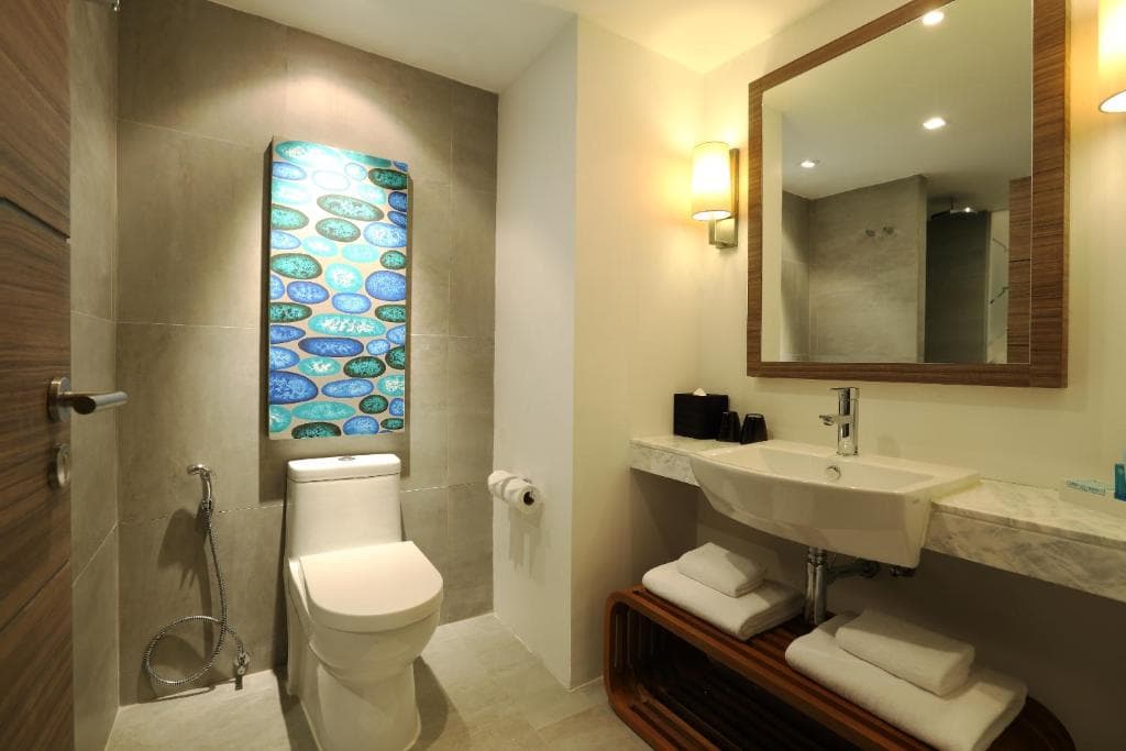 Holiday Inn Phuket Karon Beach Resort - 8