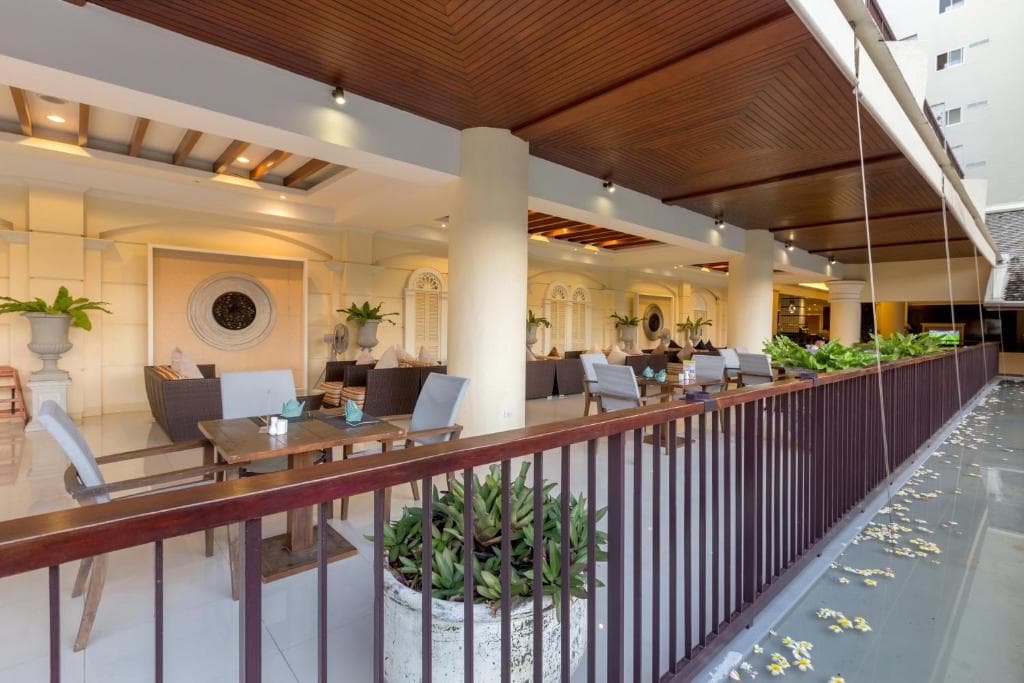 Hotel Andaman Embrace Patong - 45