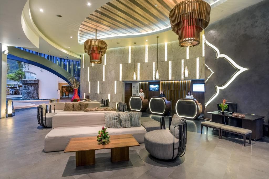 Holiday Inn Phuket Karon Beach Resort - 3