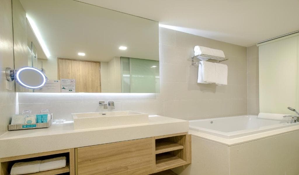 Phuket Graceland Resort and Spa - 35