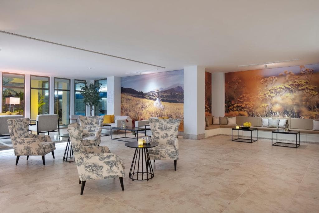 Nirvana Cosmopolitan Hotel - 42