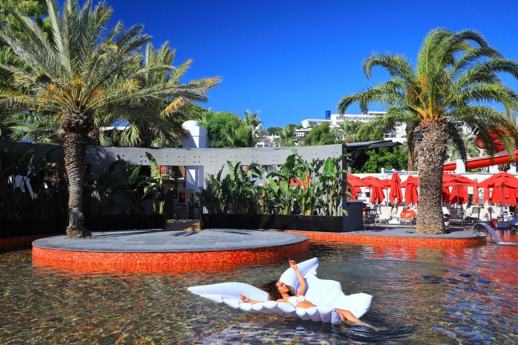 Very Chic Hotel - 10
