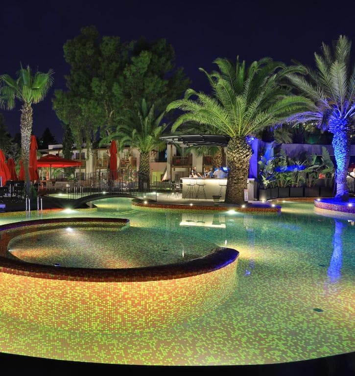 Very Chic Hotel - 14